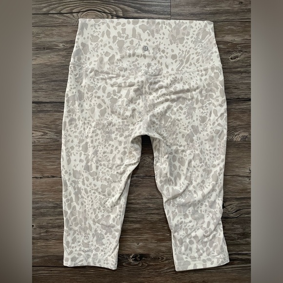 lululemon athletica Pants - Lululemon Align High-Rise Crop 17” Cheetah Camo Antique White Leggings Size 10